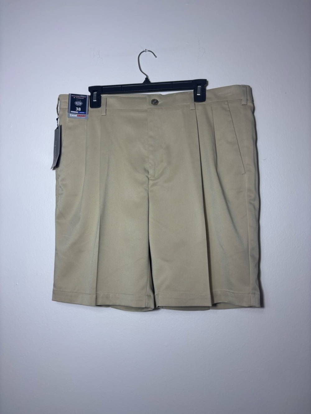 Roundtree & Yorke Travel Smart Mens Chino Shorts, Tan, Size 38, NEW Pleated